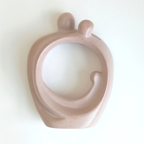 Unique Antique Alabaster Beige Stone Sculpture of Family w/ Child (7 1/2” Tall) - Picture 13 of 15